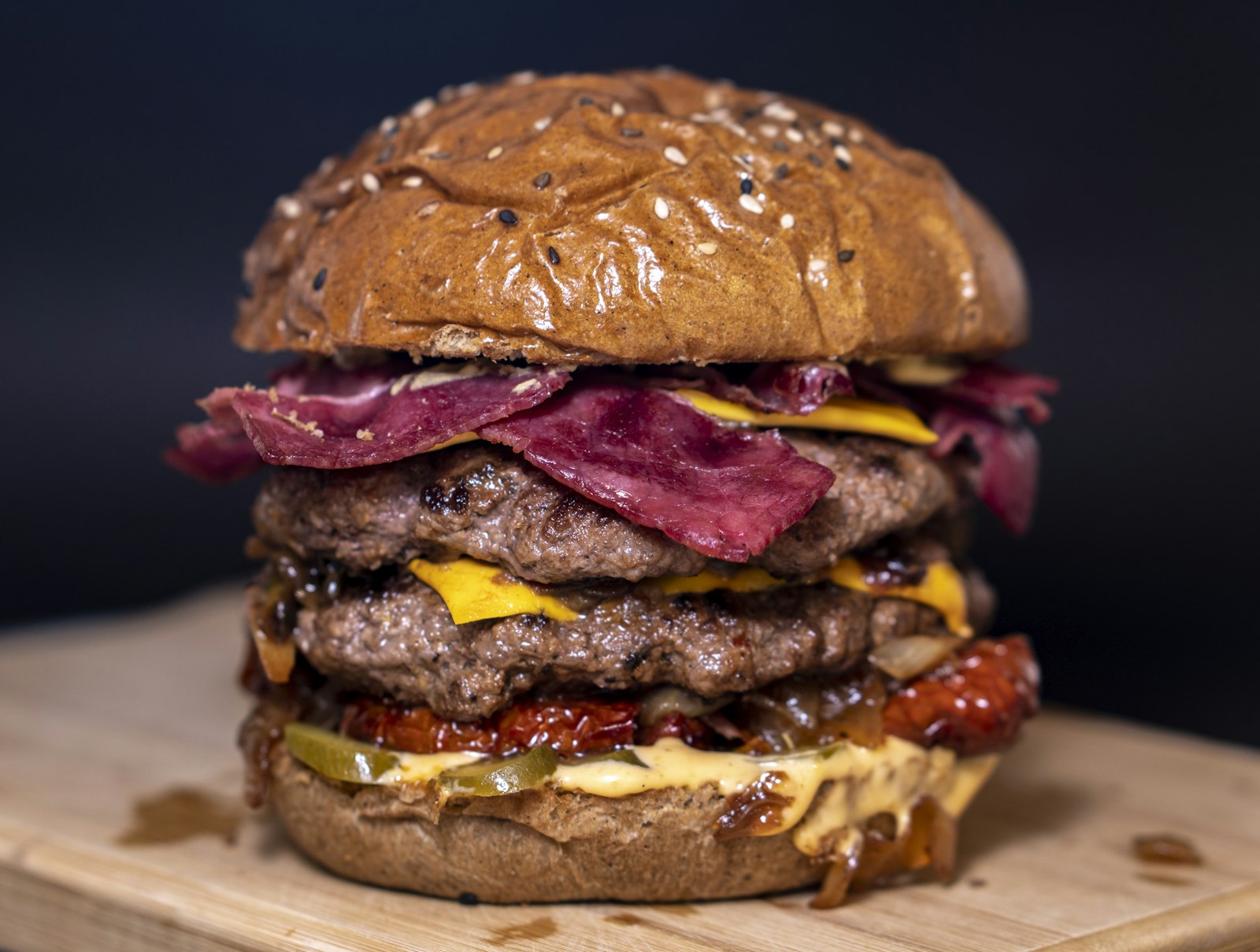 Burger sulla griglia — cottura al momento